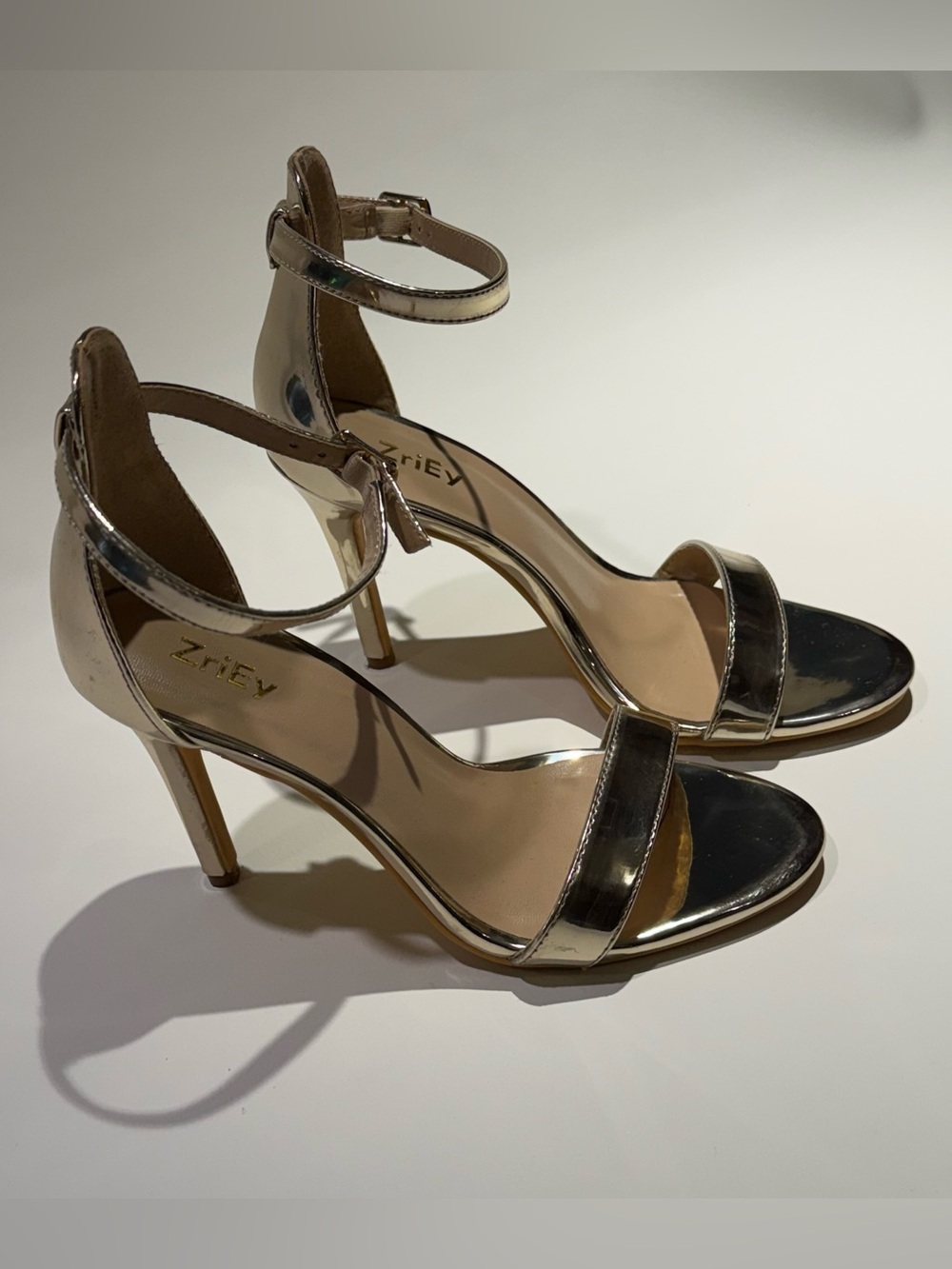 ZriEy Gold heels - Size 6